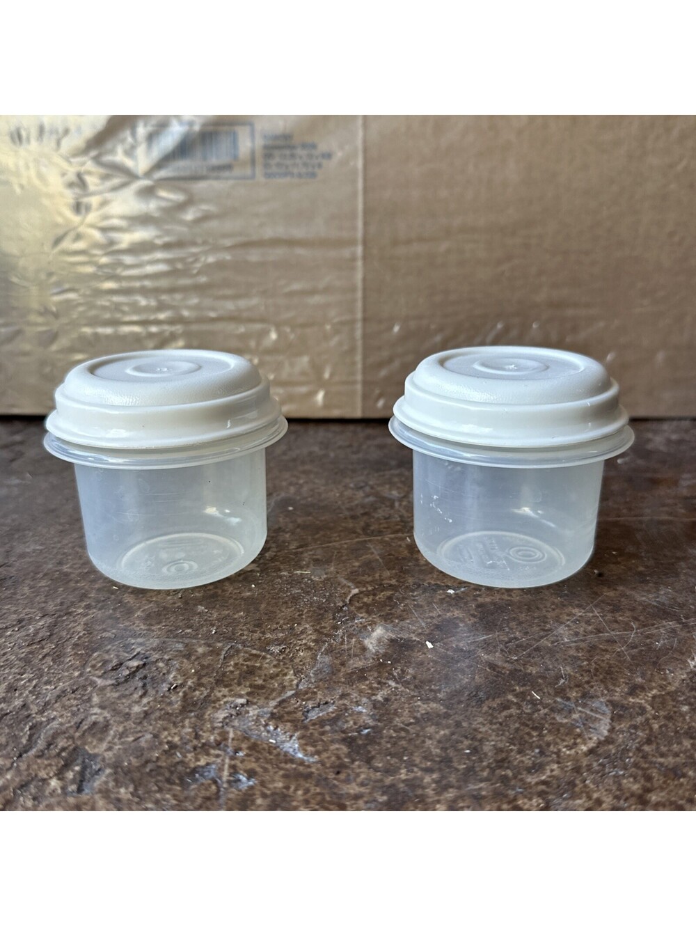 Lot Of 2 Rubbermaid Small Servin' Saver 1/2 Cup Containers Almond Lid Round 0076
